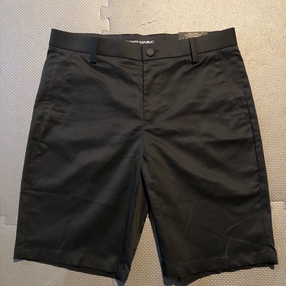 Banana Republic. Black flat front shorts. Size 32. New.